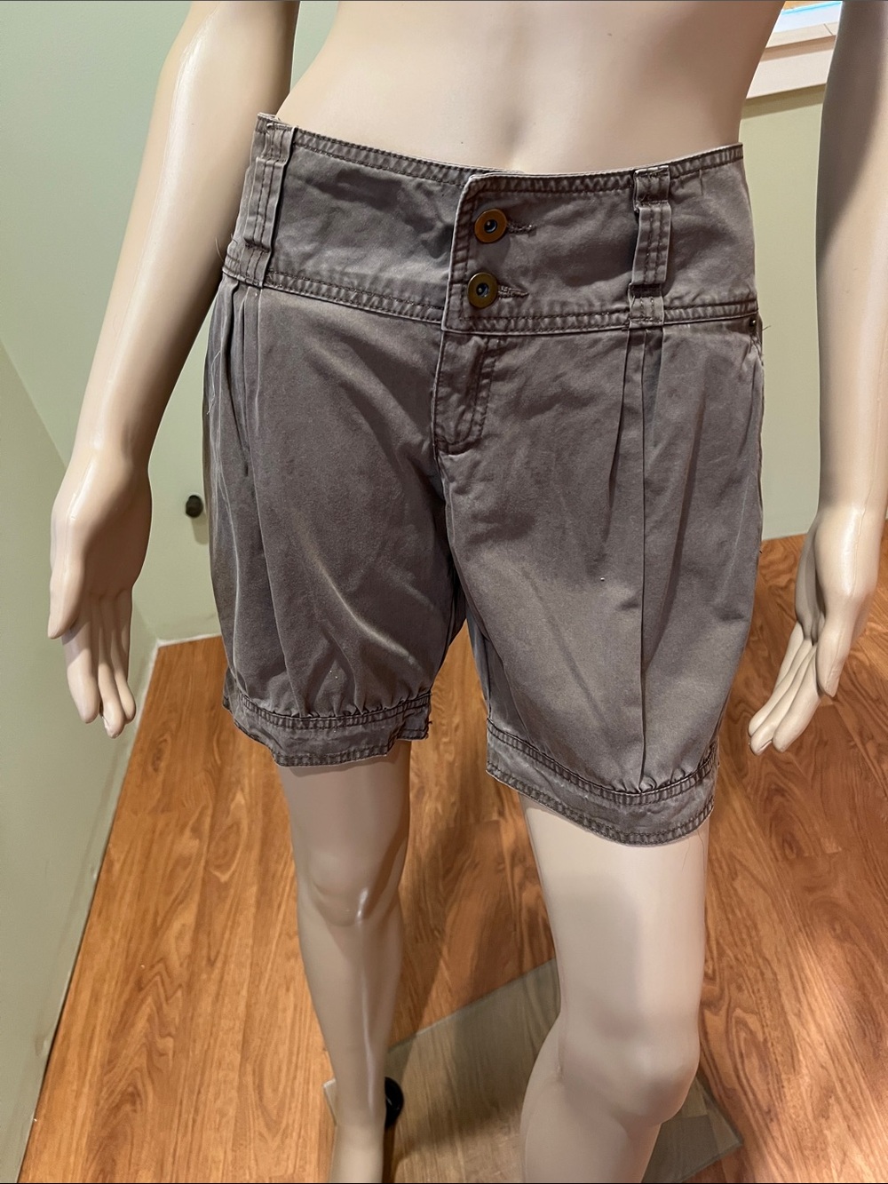 Zara 047 TRF  Casual Taupe Shorts Size 8